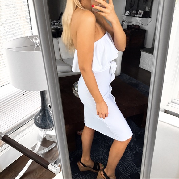 🆕 WHITE RUFFLE OPEN SHOULDER BUTTON MIDI DRESS! - Picture 4 of 10